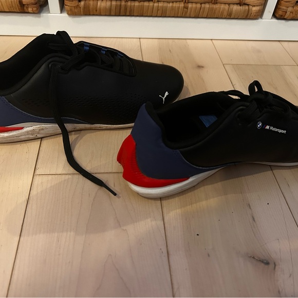 Sleek Puma Motorsport Black Sneakers with Red and Blue Highlights - Picture 2 of 3
